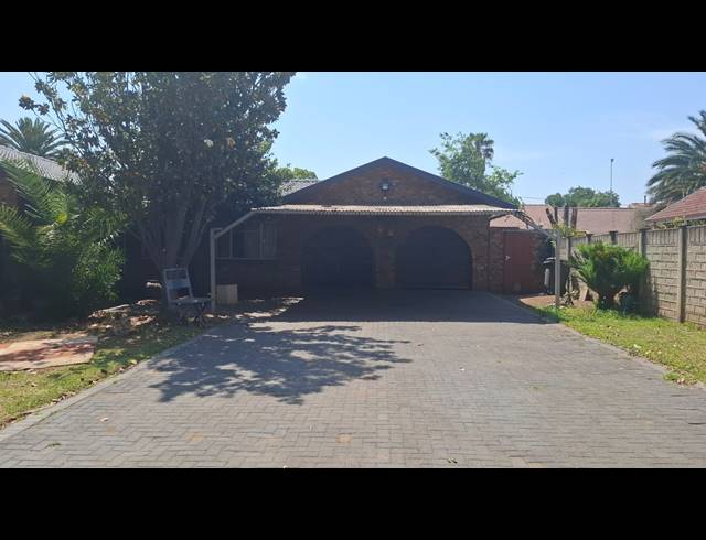 3 BEDROOM HOUSE FOR SALE IN VANDERBIJLPARK SW 2